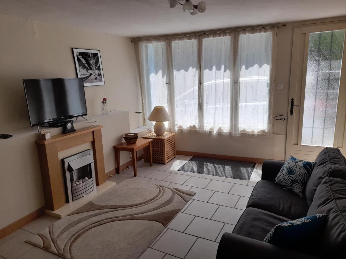 Maison En Ville Avec Terrasse Ensoleillee Et Wi-Fi Magnac-Laval المظهر الخارجي الصورة