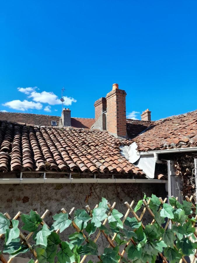 Maison En Ville Avec Terrasse Ensoleillee Et Wi-Fi Magnac-Laval المظهر الخارجي الصورة