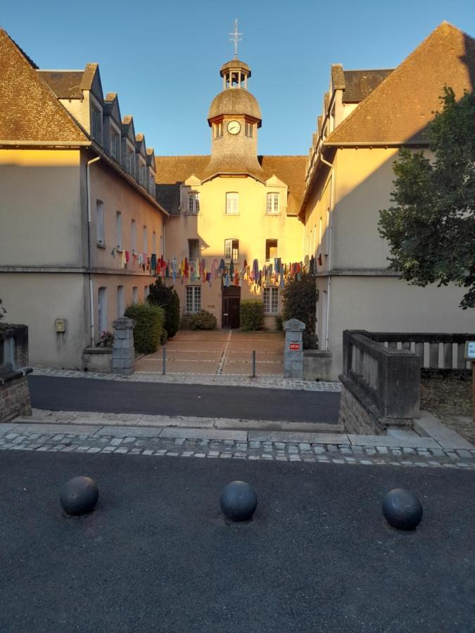 Maison En Ville Avec Terrasse Ensoleillee Et Wi-Fi Magnac-Laval المظهر الخارجي الصورة